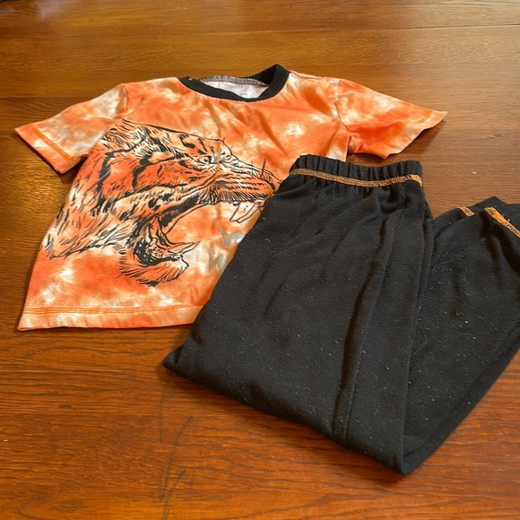 Boys pajamas - Picture 1 of 7